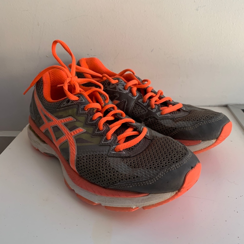 Ascics GT-2000 4 in silver and orange